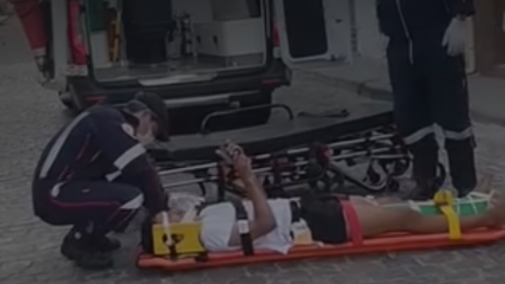 Motociclista ficou ferido após colisão com carro estacionado no Baianão